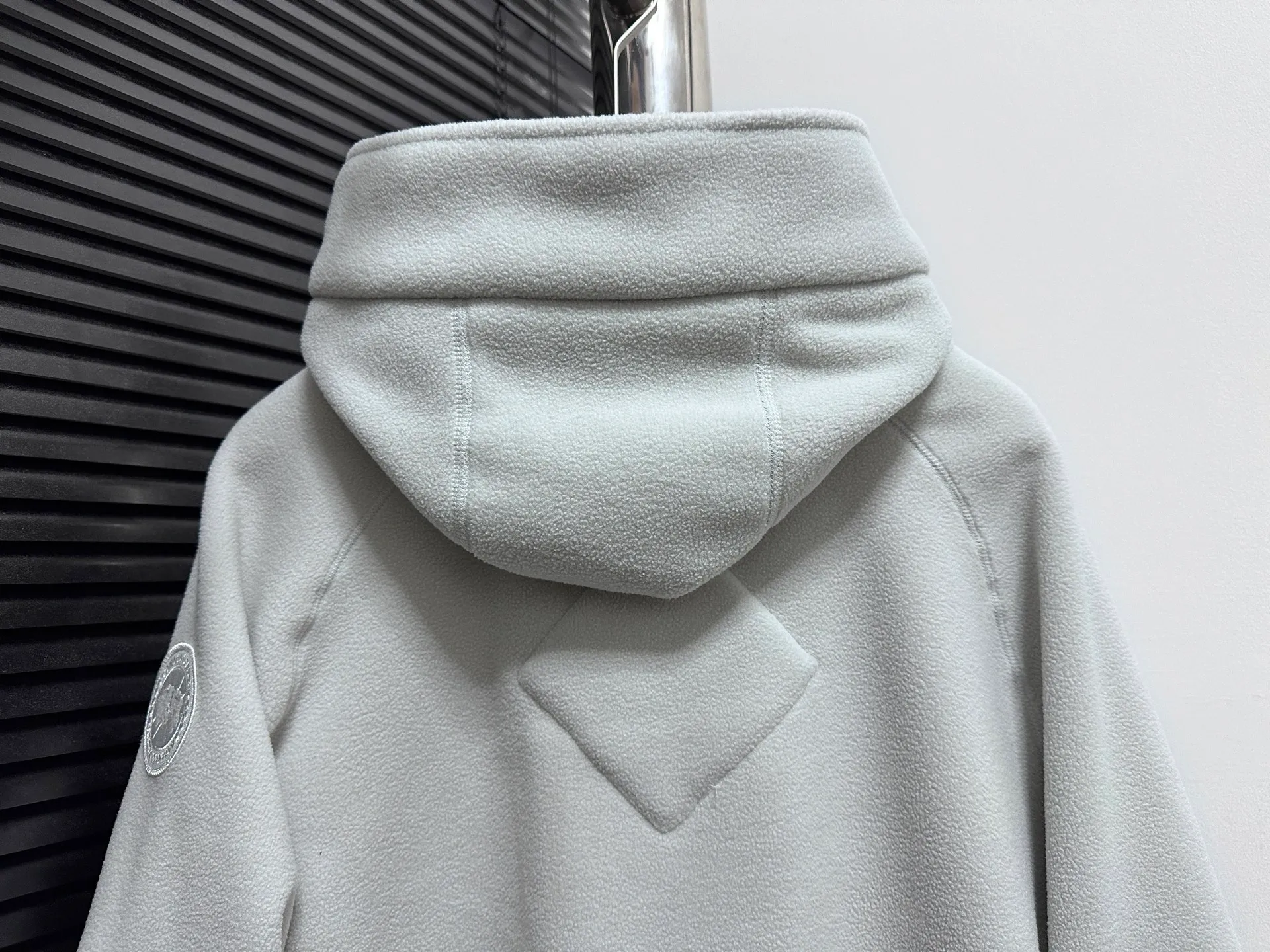 P600 [Canada Goose] Chilliwa 01 hooded wool fleece long-sleeved pilot #Canada Goose Chilliwa wool fleece pilot Canada goose Chilliwa Fce Bomber HUMANATURE, limited white label wool fleece. Light gray seems to be a color that is not available in every country. I like the white label. It is really high-end. Soft and comfortable, not heavy. Buyers who like it should hurry up😈 Size: S-XL